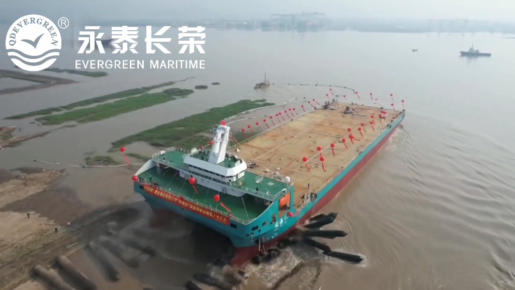 2023 年 6 月,全球首艘江海直达DP2多用途双体运输接驳船&ldquo;风海达&ldquo;在浙江台州方振船业采用气囊上排下水顺利吉水。