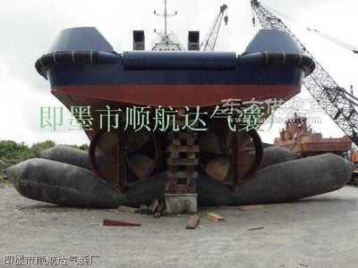 供用船舶上排下水橡胶气囊图片 - 